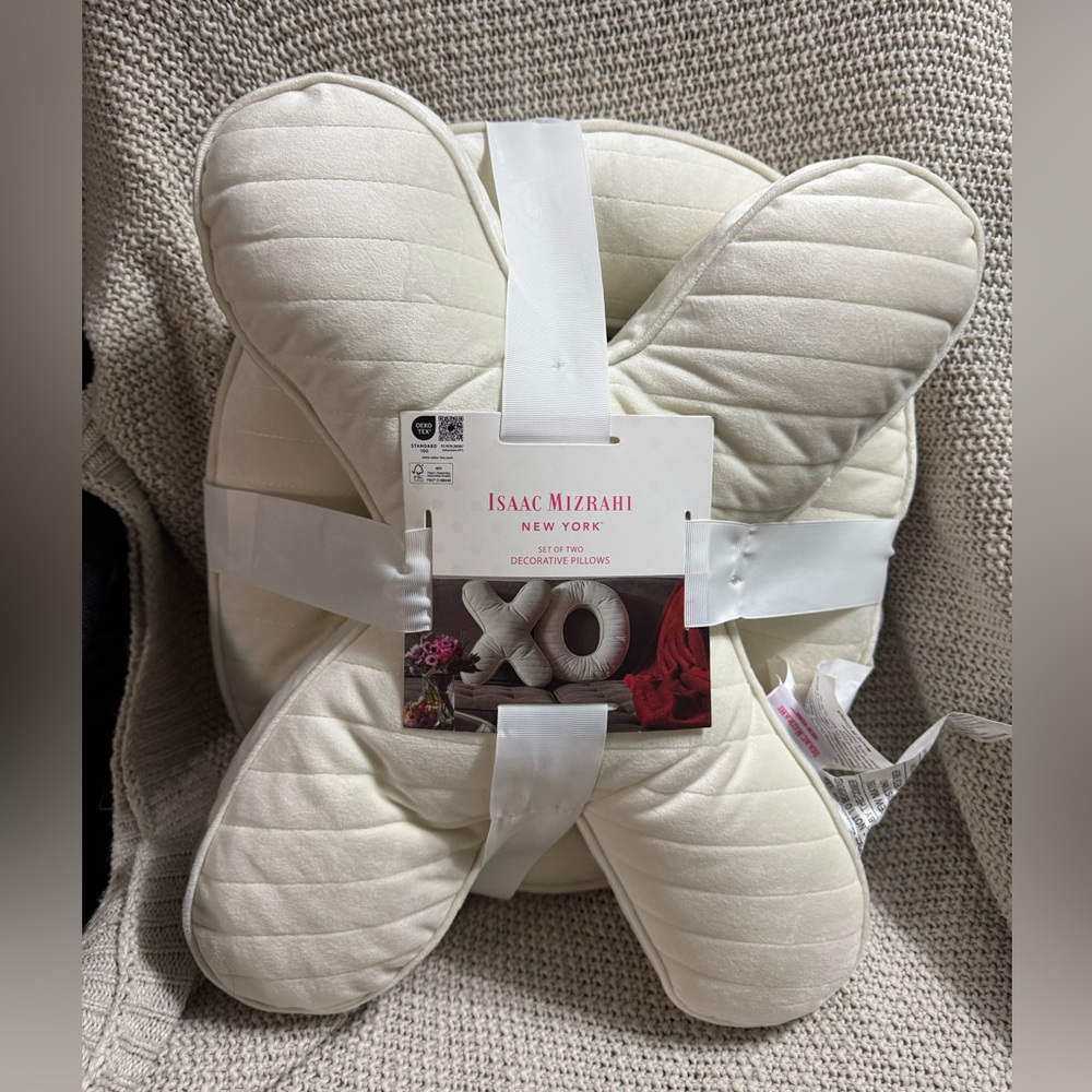 Isaac Mizrahi New York white velvet decorative pillows, ‘X' and ‘O', NWT